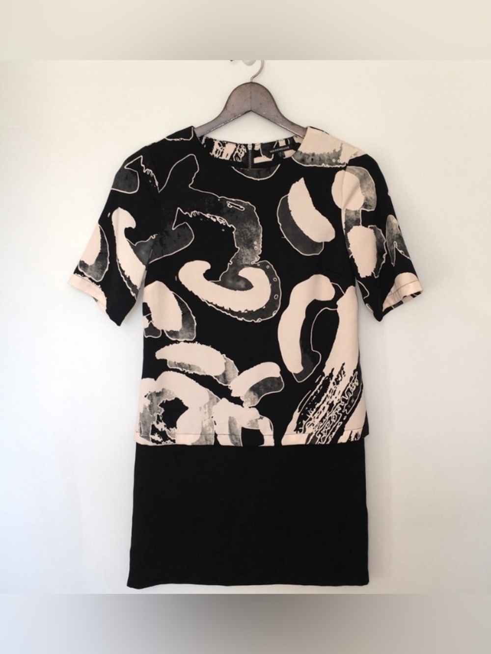 Warehouse London Size 4 Abstract Contemporary Designed Top with Black Bottom